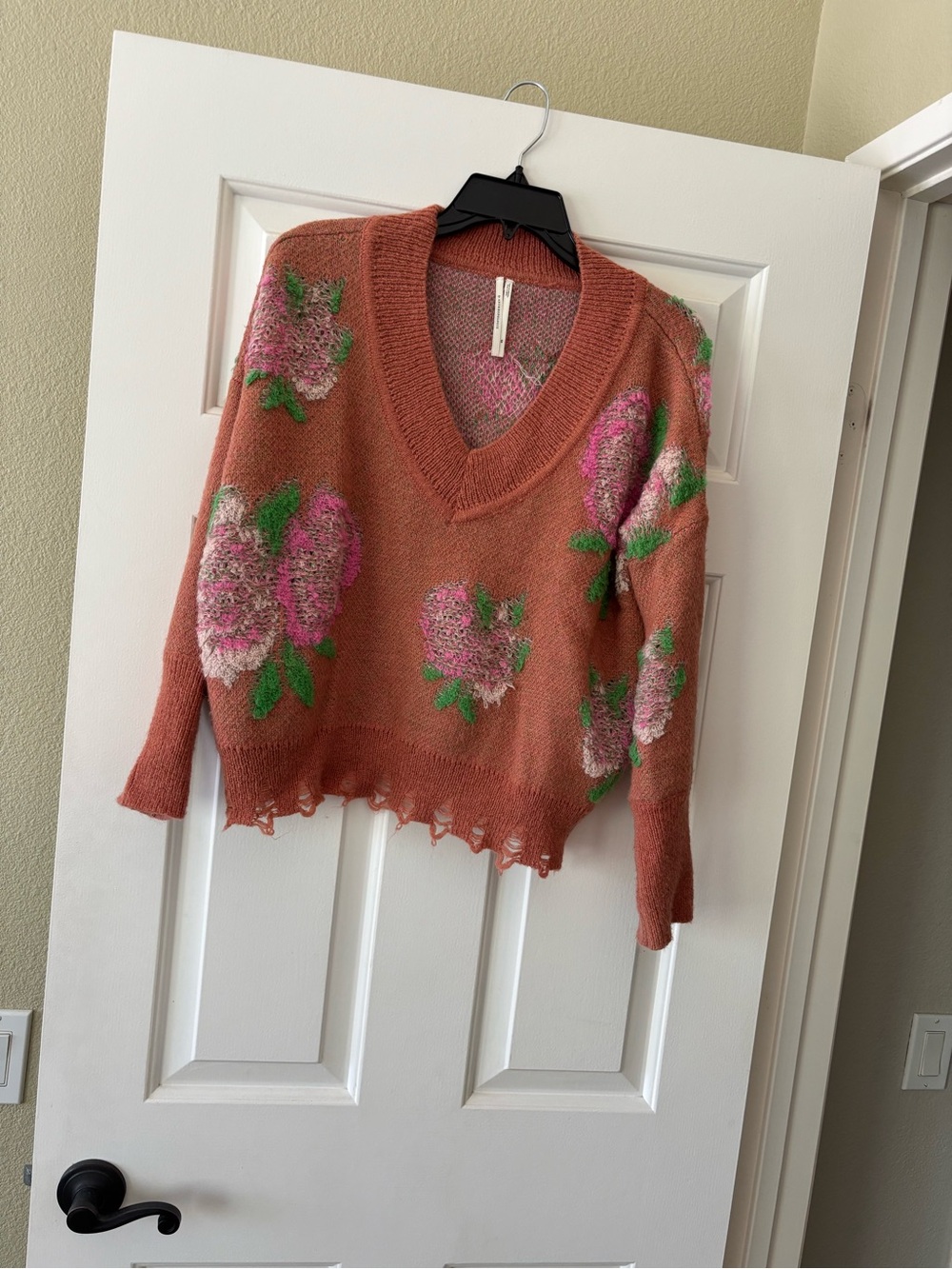 Anthropologie distressed Rust Pink Floral Knit Sweater with Green Accents - Picture 8 of 9